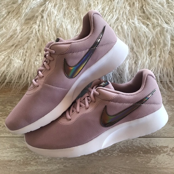 pink nike tanjun womens